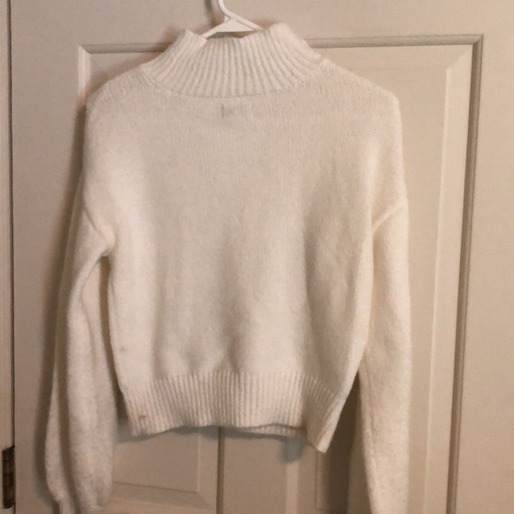 SO Turtle Neck White Cropped Sweater - Picture 2 of 3